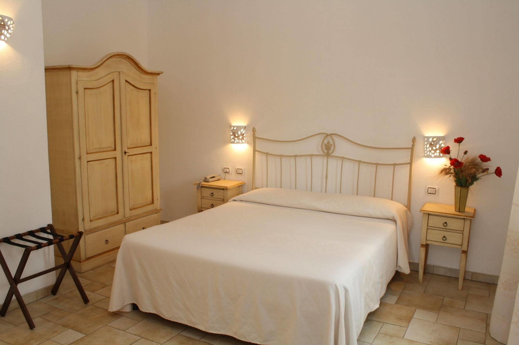 Hotel San Pantaleo Eksteriør bilde